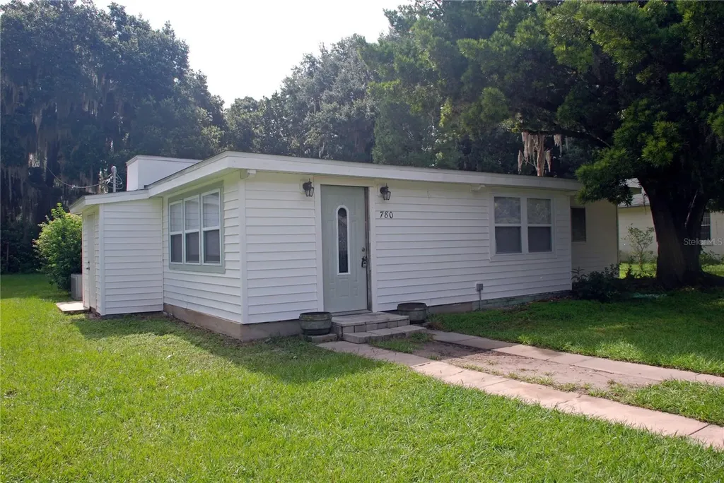 780 N Kentucky Avenue Umatilla FL 32784