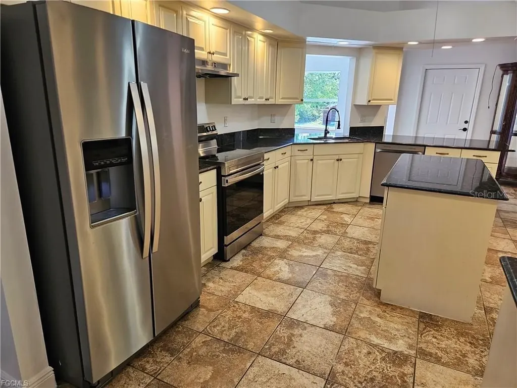 713 Palmetto Lehigh Acres FL 33972