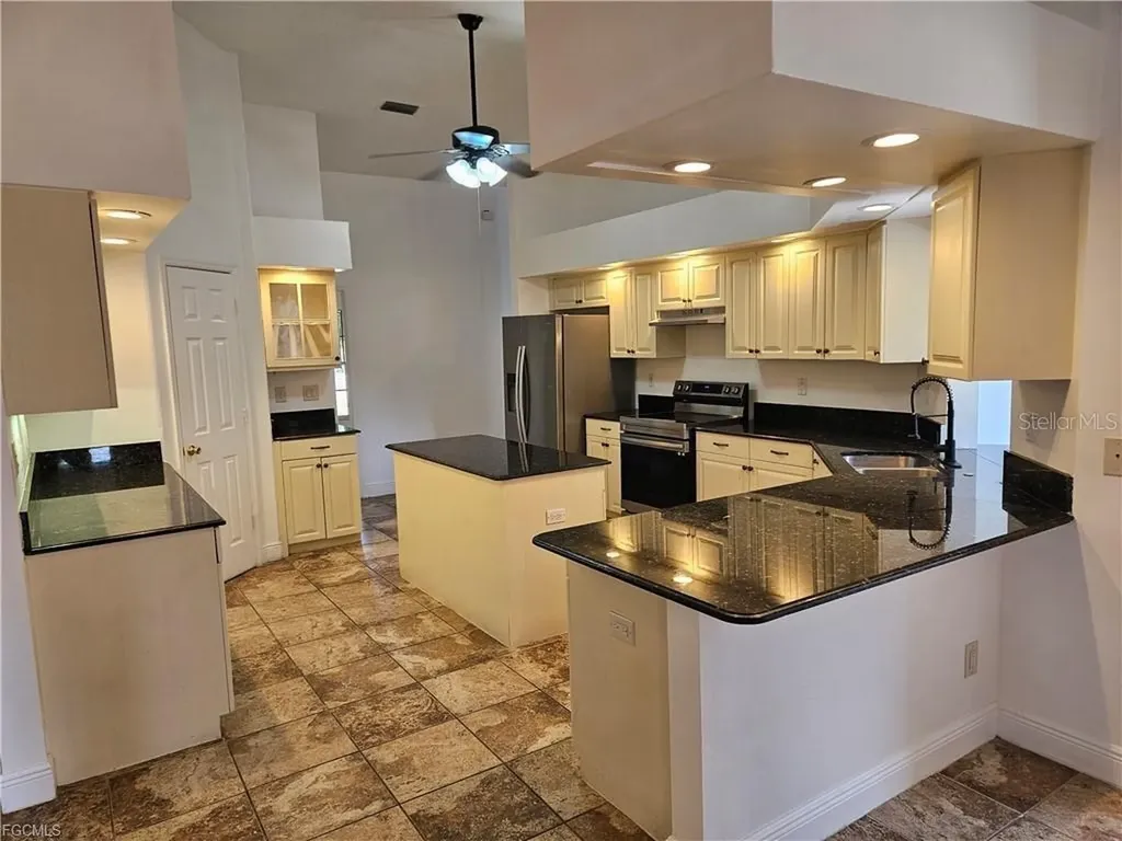 713 Palmetto Lehigh Acres FL 33972