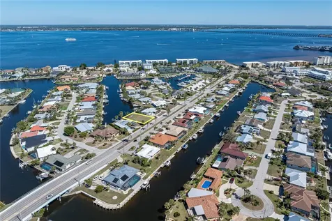 1940 W Marion Avenue Punta Gorda FL 33950