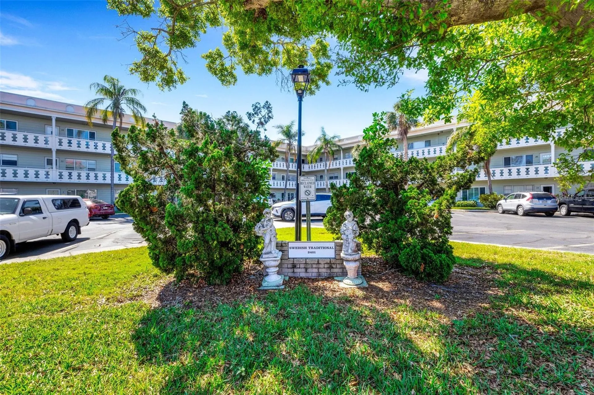 2401 Ecuadorian Way Clearwater FL 33763