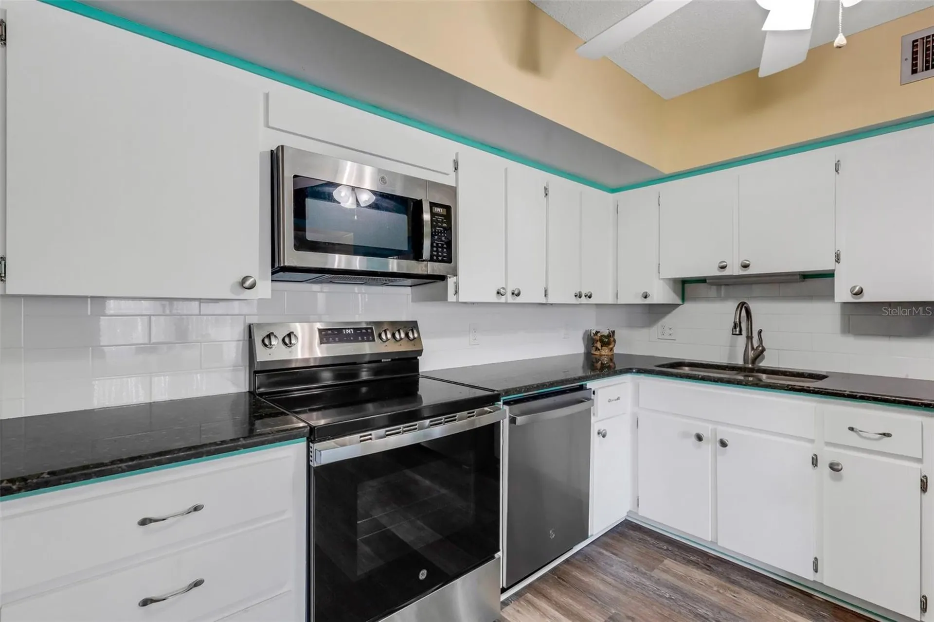 2401 Ecuadorian Way Clearwater FL 33763