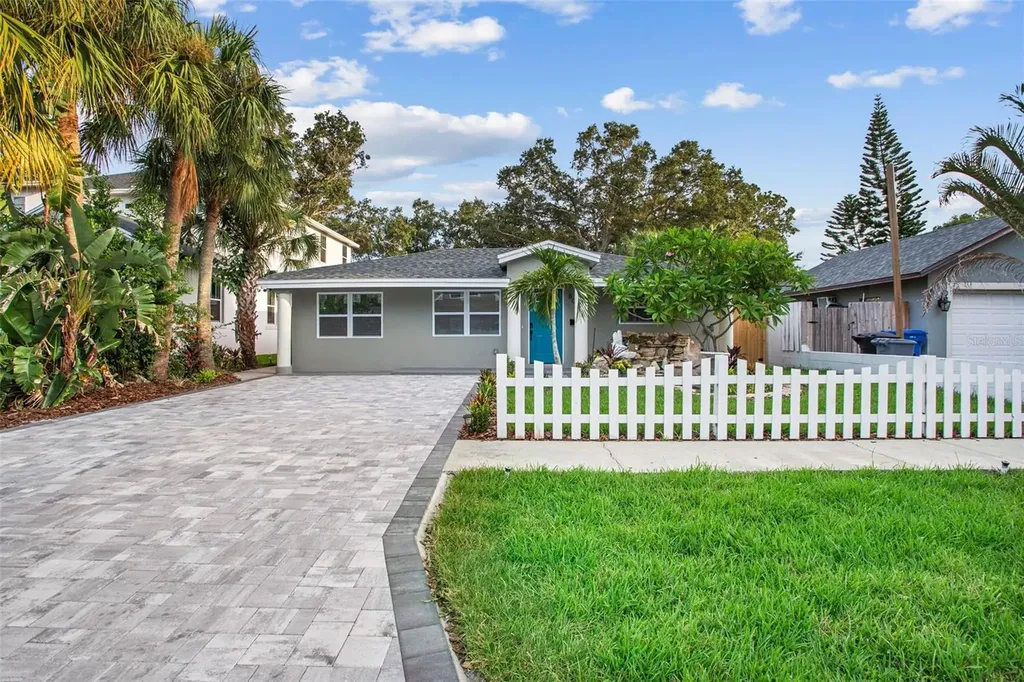 8038 27th Avenue N St Petersburg FL 33710