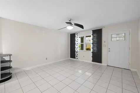 426 32nd Avenue N St Petersburg FL 33704