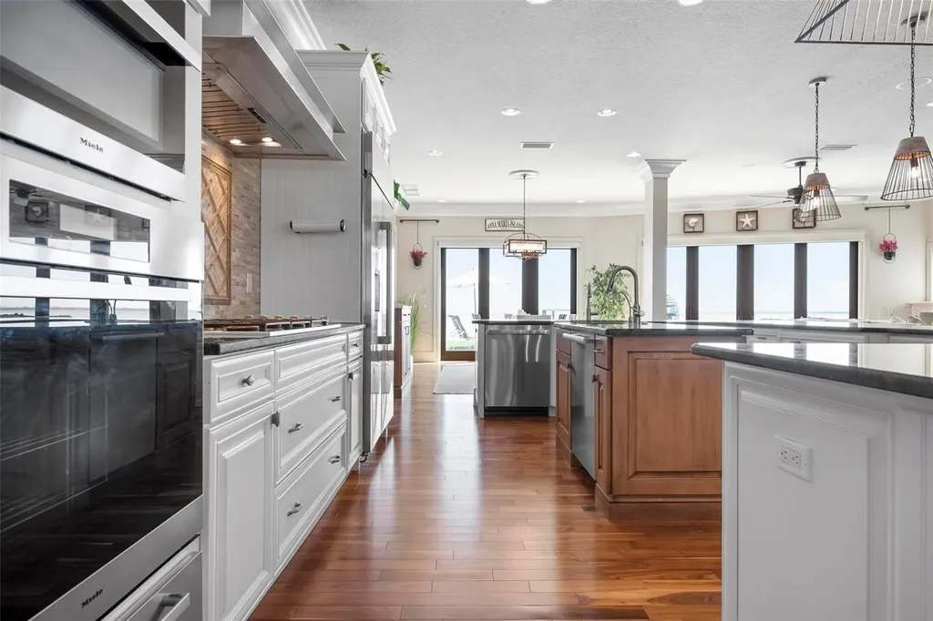606 Crestwood Lane Holmes Beach FL 34217
