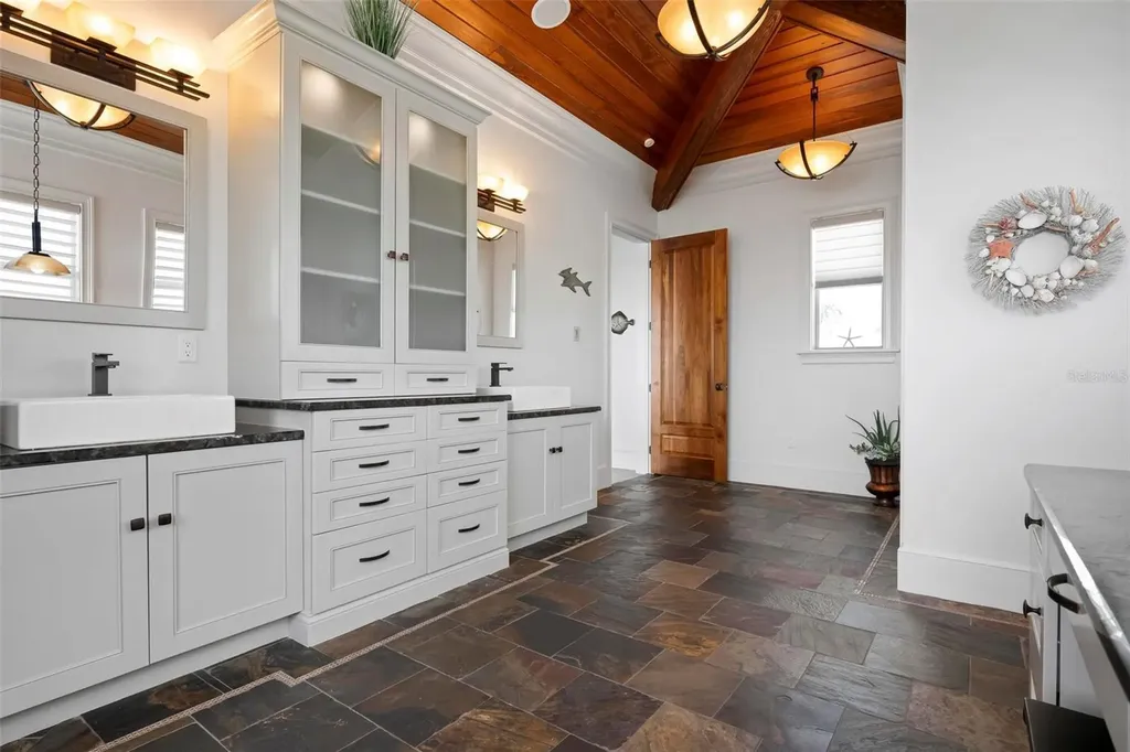 606 Crestwood Lane Holmes Beach FL 34217