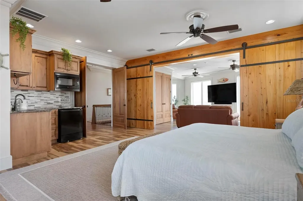 606 Crestwood Lane Holmes Beach FL 34217