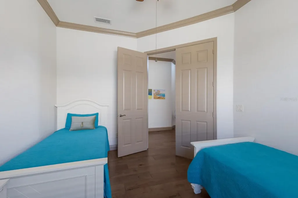 4134 63rd Terrace E Sarasota FL 34243