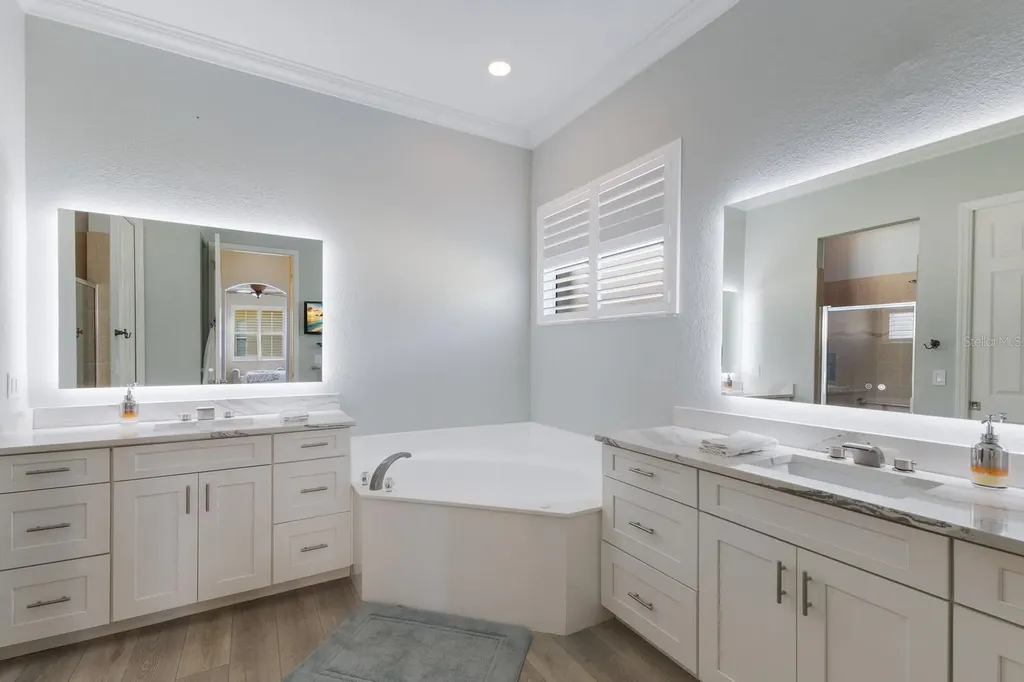 4134 63rd Terrace E Sarasota FL 34243