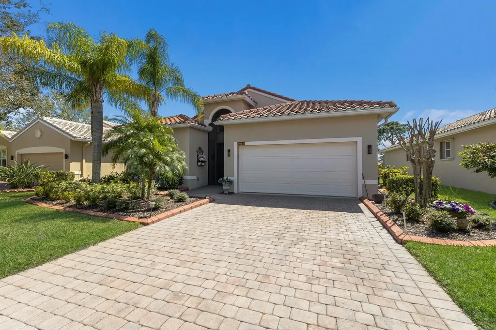 4134 63rd Terrace E Sarasota FL 34243