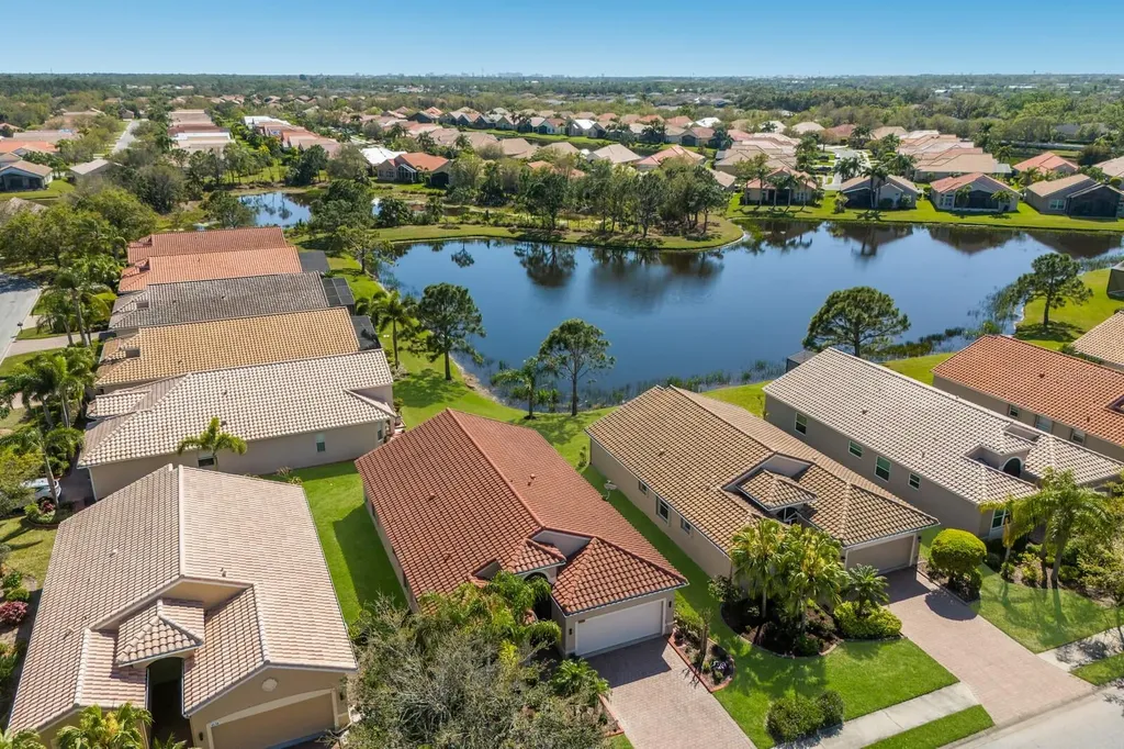 4134 63rd Terrace E Sarasota FL 34243