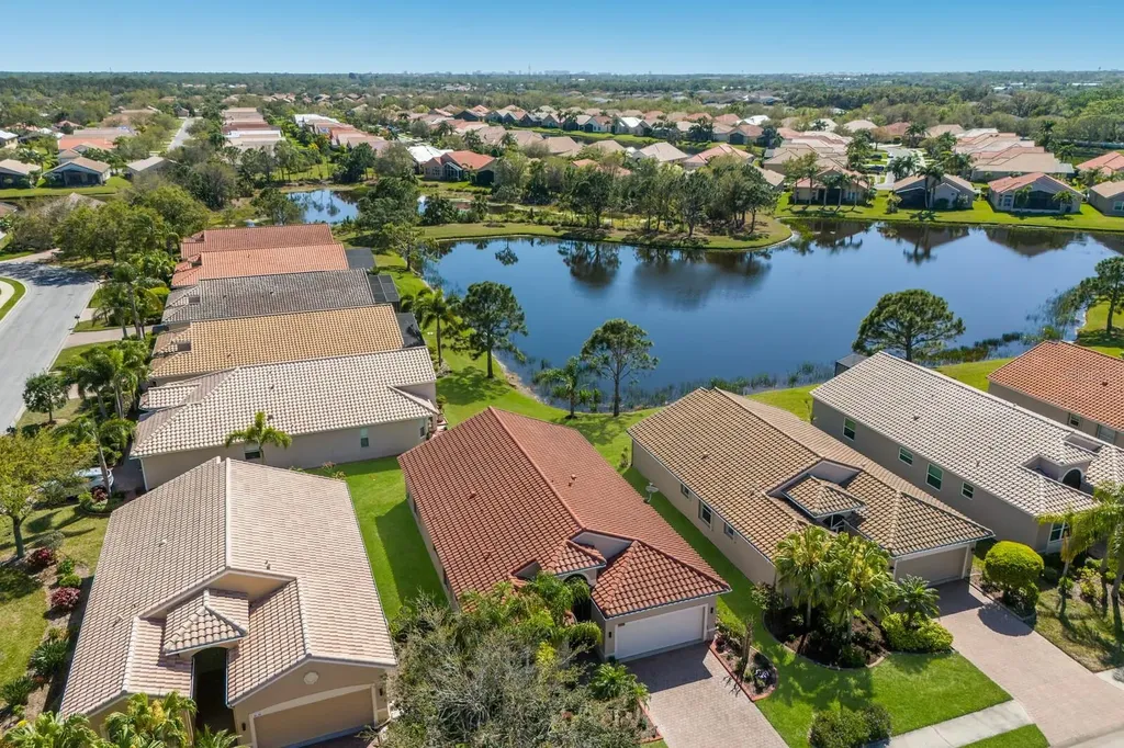 4134 63rd Terrace E Sarasota FL 34243