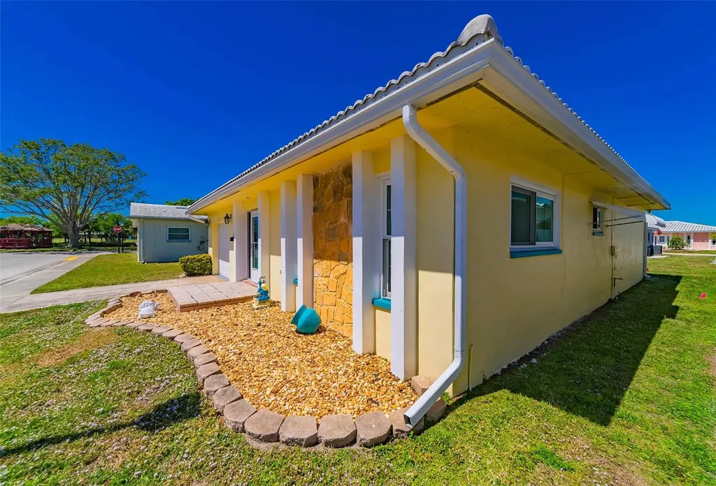 5427 Springwood Boulevard Pinellas Park FL 33782
