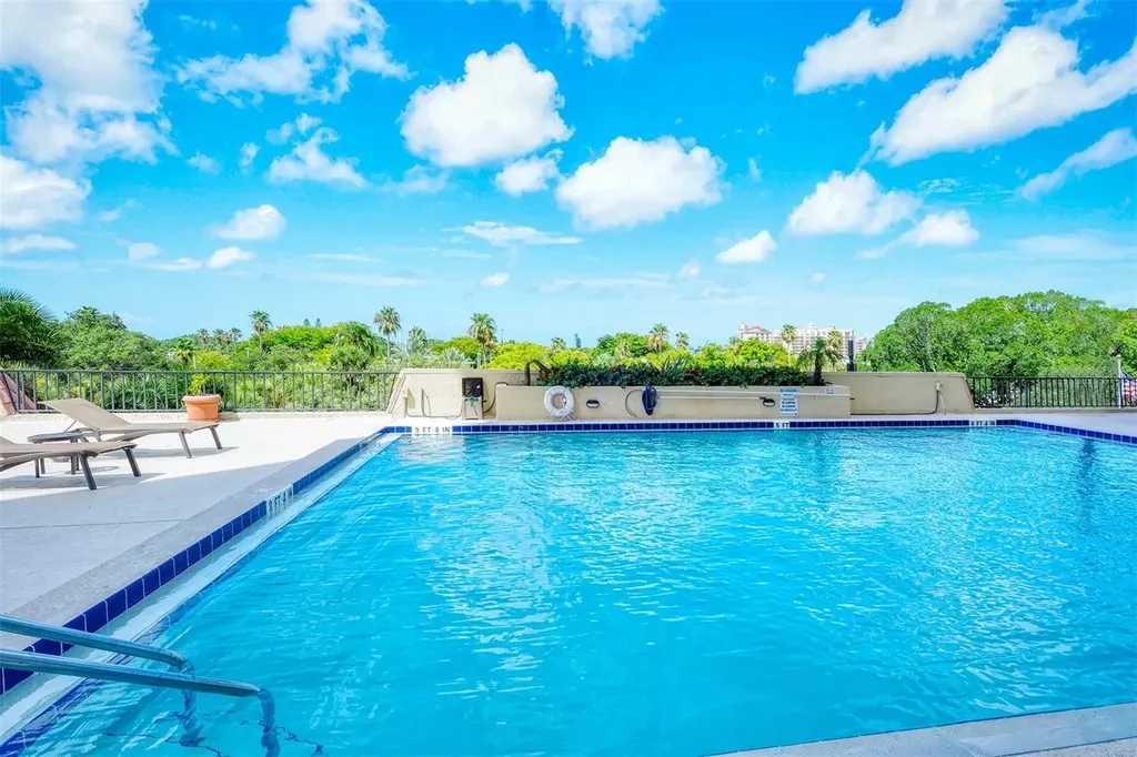 101 S Gulfstream Avenue Sarasota FL 34236