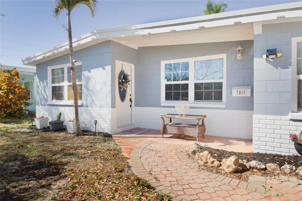 7019 Dartmouth Avenue N St Petersburg FL 33710