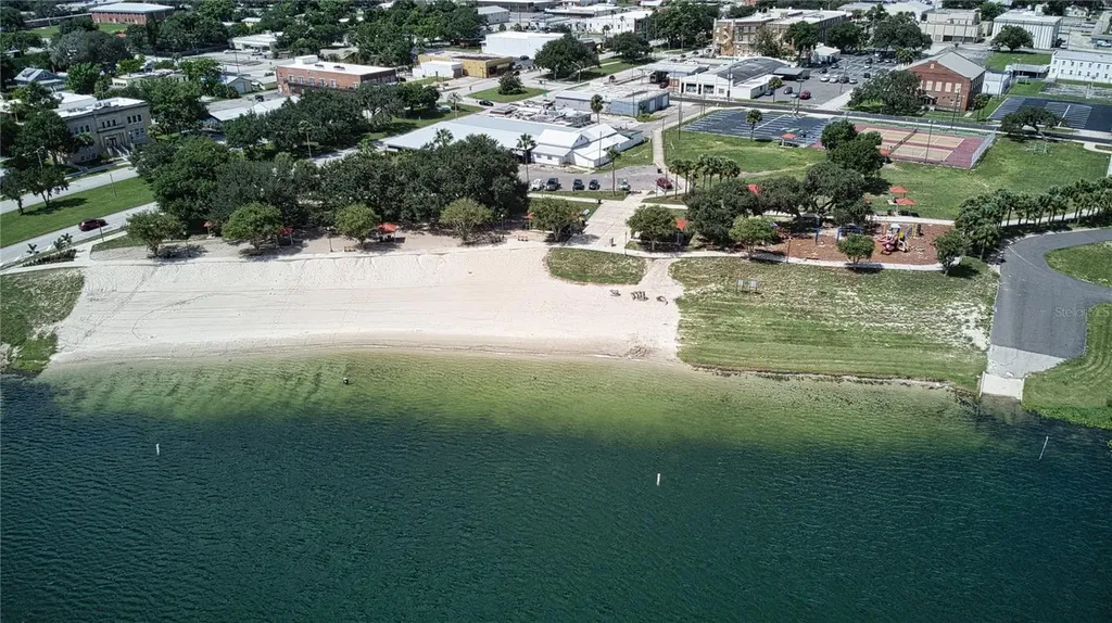 136 N Verona Avenue Avon Park FL 33825
