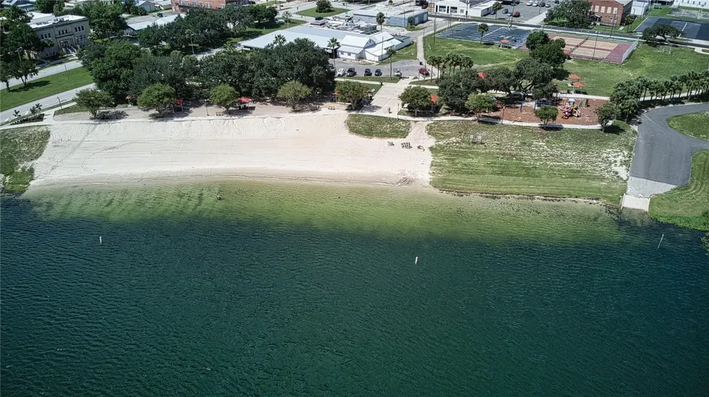 136 N Verona Avenue Avon Park FL 33825