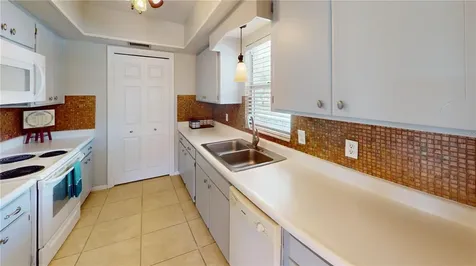 136 N Verona Avenue Avon Park FL 33825