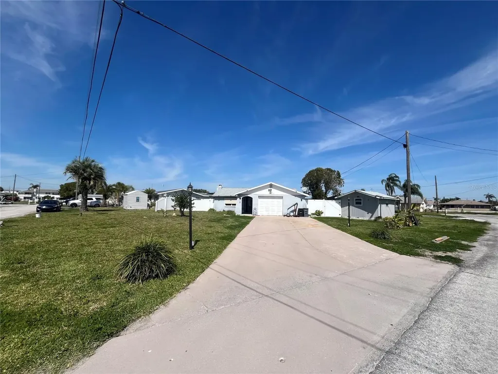 13630 Lagoon Drive Hudson FL 34667