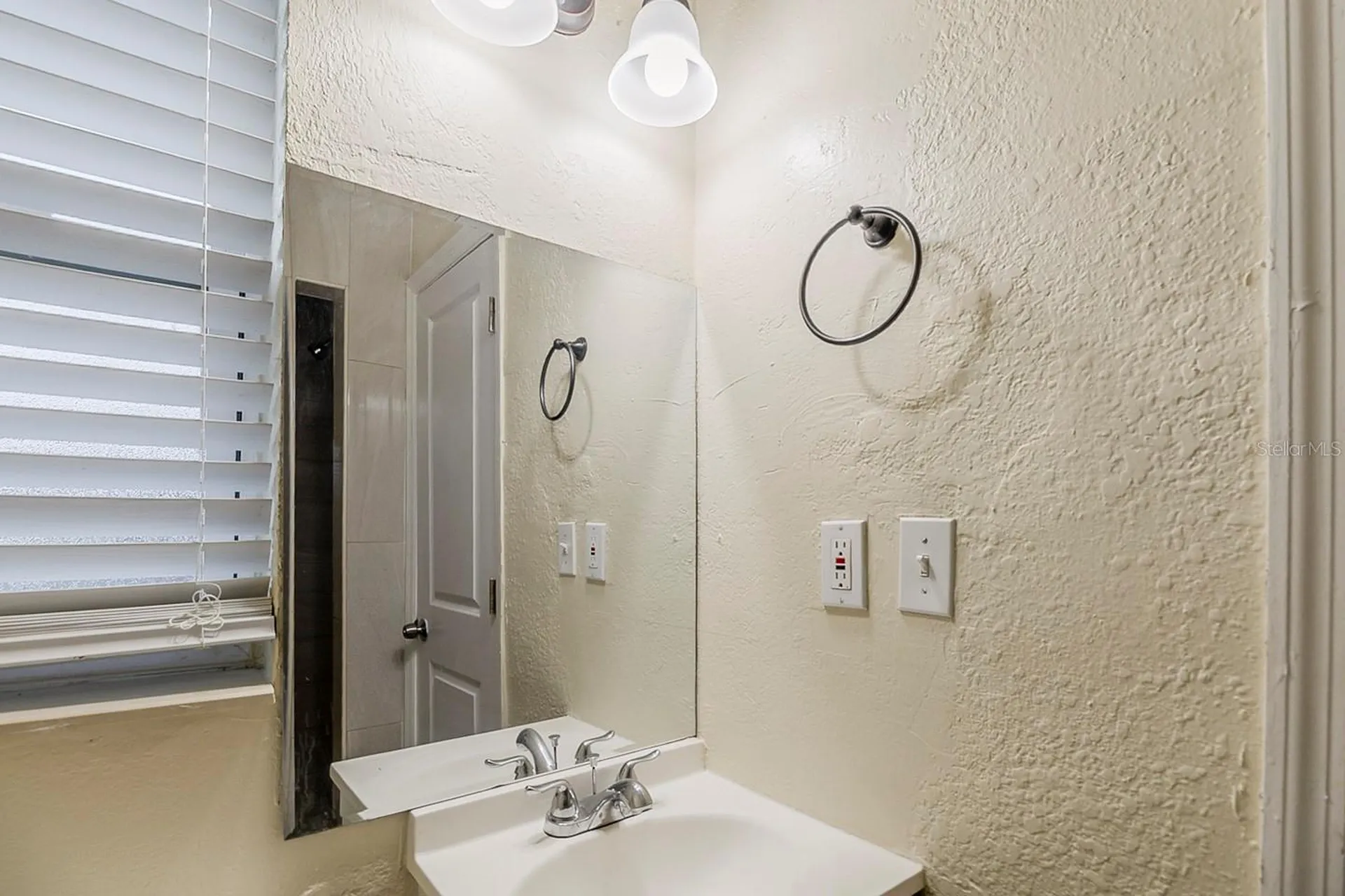 4320 Meadowbrook Avenue Orlando FL 32808