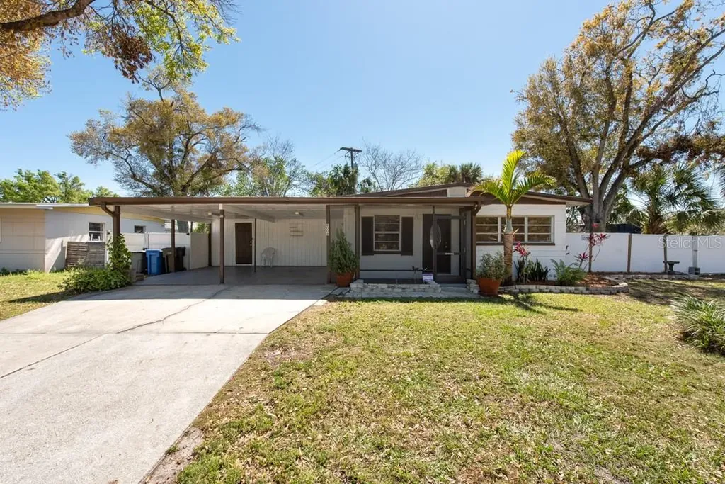 8008 Somerset Lane Tampa FL 33615