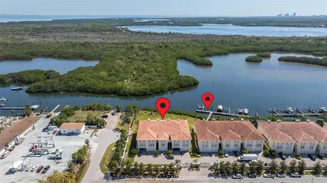 1076 Paseo Del Rio NE St Petersburg FL 33702