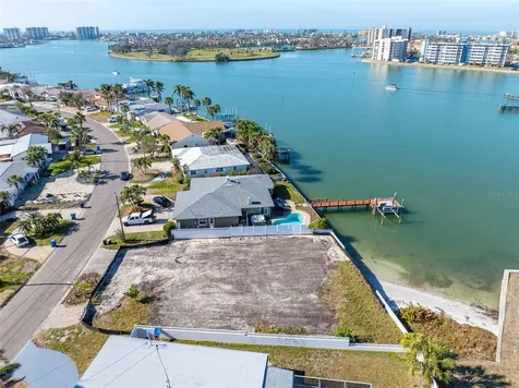 8043 Causeway Boulevard S St Petersburg FL 33707