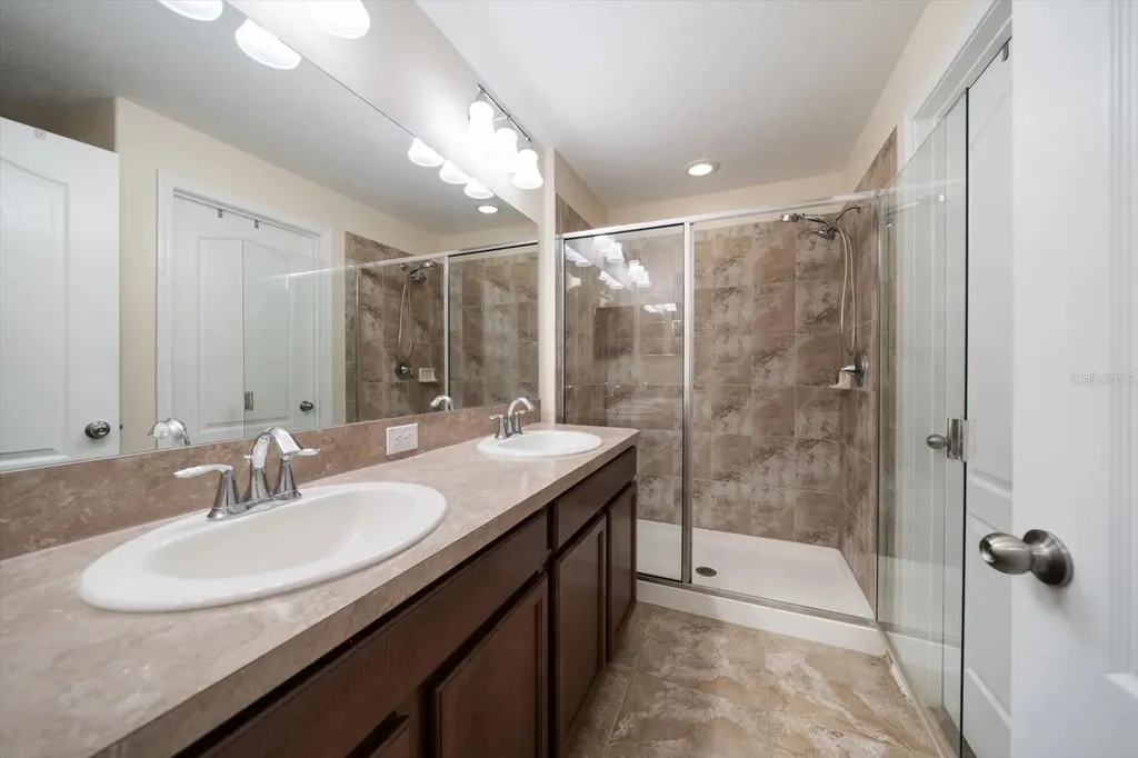 2011 Hawks View Drive Ruskin FL 33570