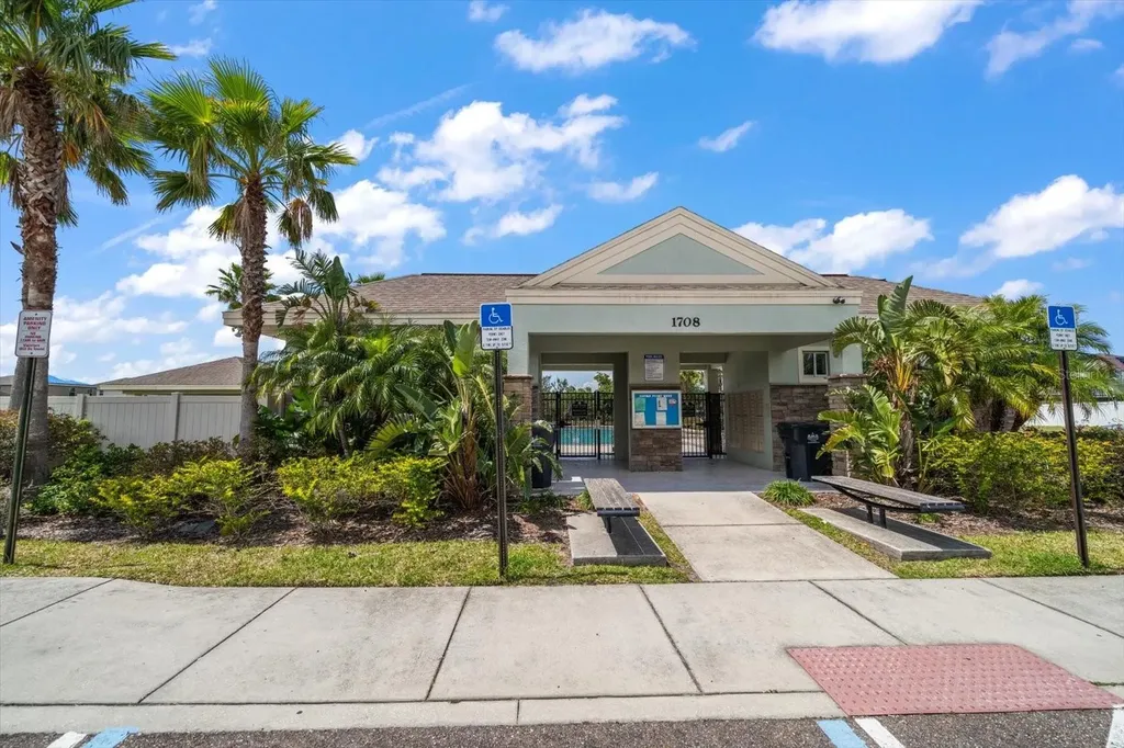 2011 Hawks View Drive Ruskin FL 33570