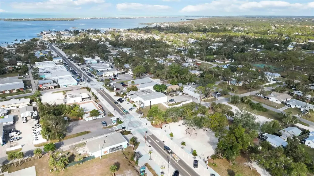 362 W Dearborn Street Englewood FL 34223