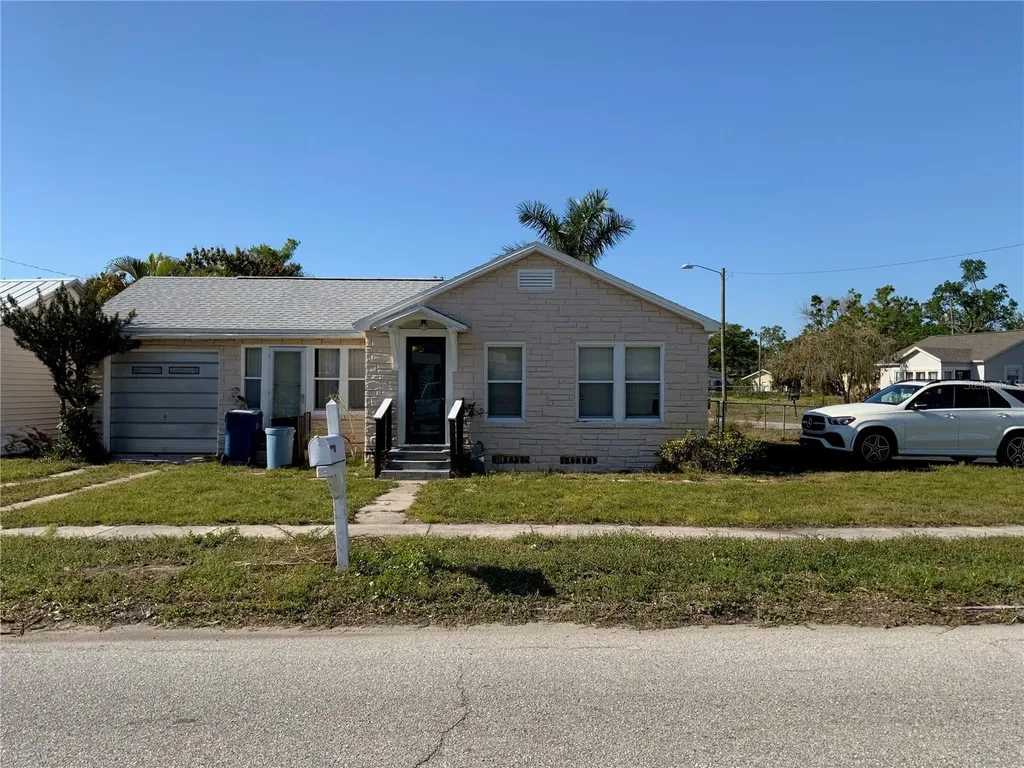1104 29th Avenue W Bradenton FL 34205
