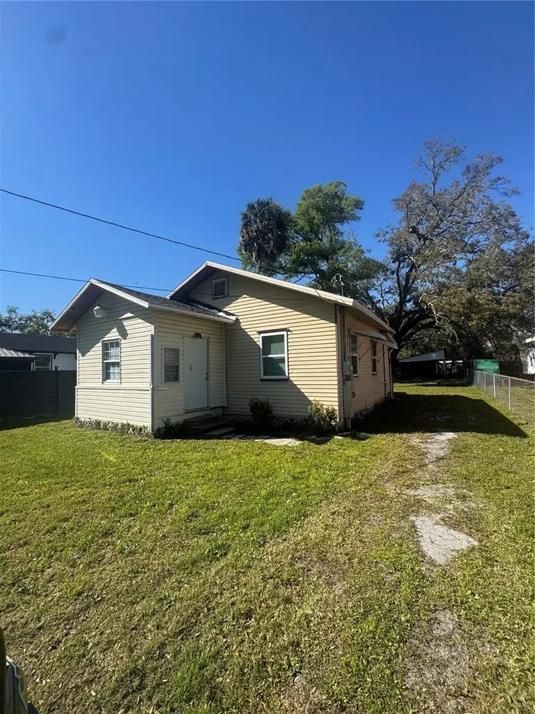 1707 W Arctic Street Tampa FL 33604