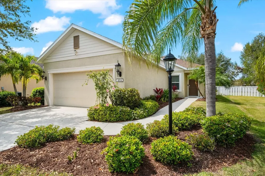 4954 Newport News Circle Lakewood Ranch FL 34211