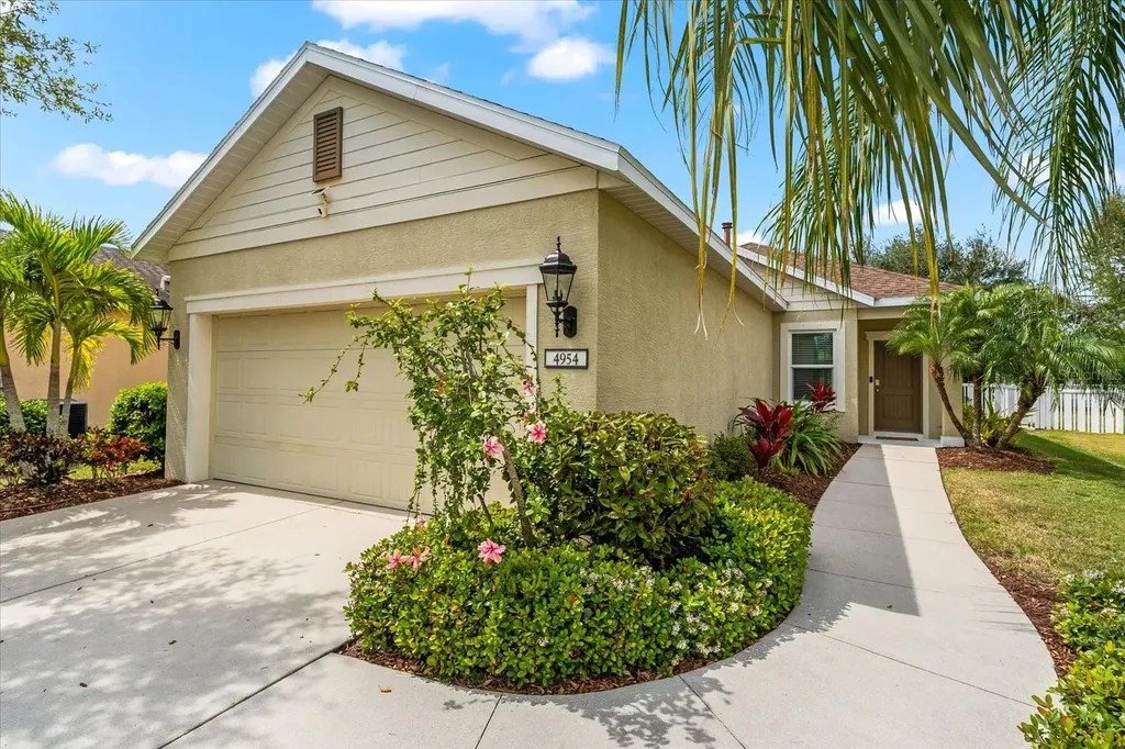 4954 Newport News Circle Lakewood Ranch FL 34211