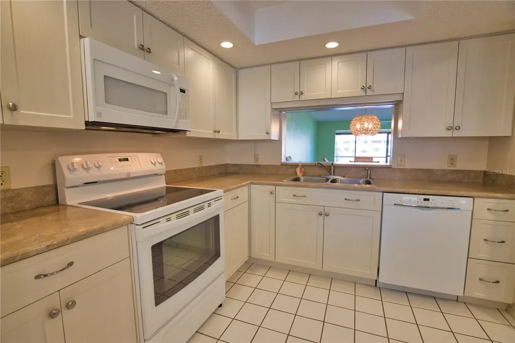 405 Pine Hollow Circle Englewood FL 34223