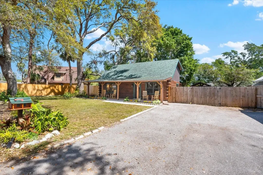 6811 6th Street W Bradenton FL 34207