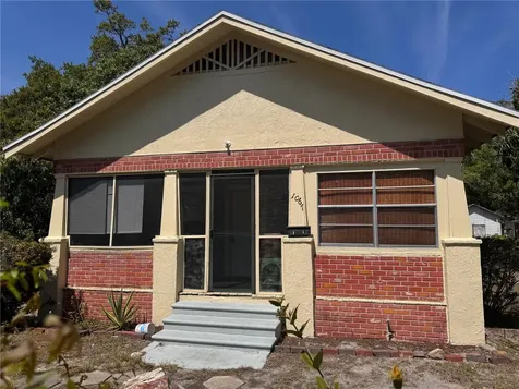 1067 15th Avenue S St Petersburg FL 33705