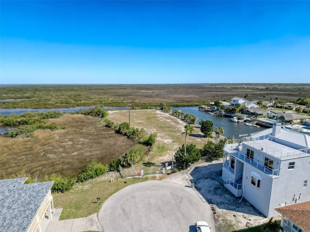 8437 Indies Drive Hudson FL 34667