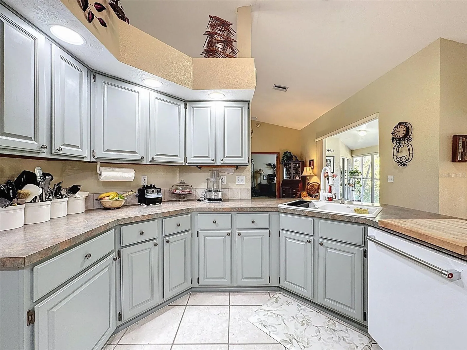 8437 Indies Drive Hudson FL 34667