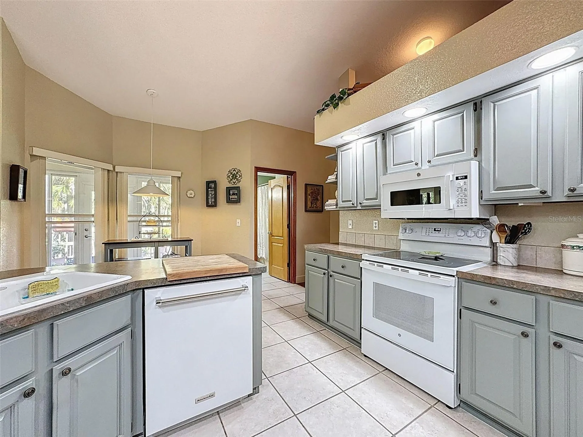8437 Indies Drive Hudson FL 34667