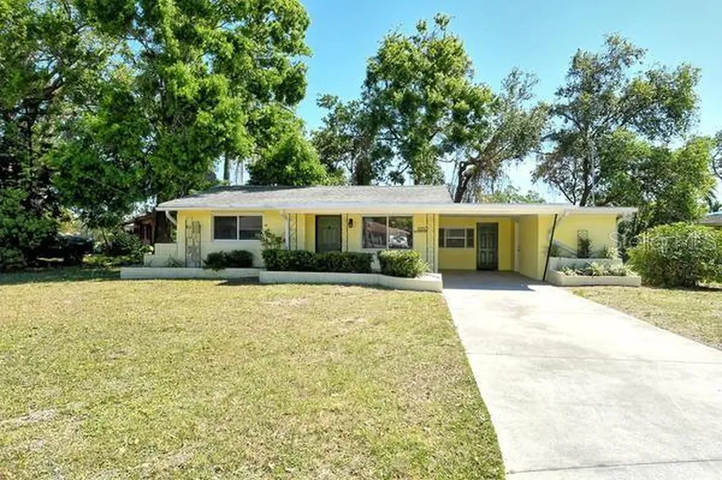 4560 Brooksdale Drive Sarasota FL 34232