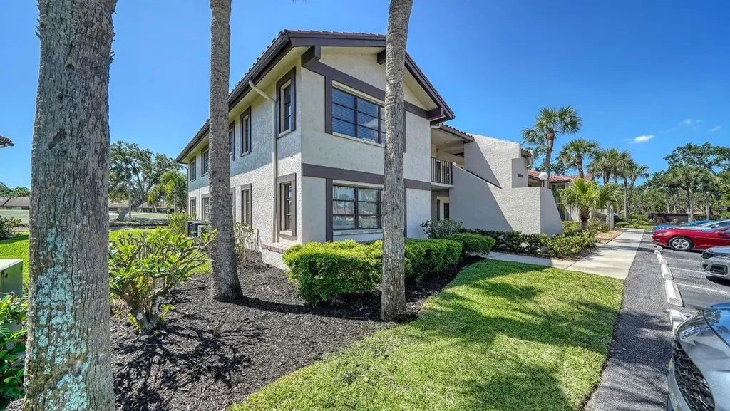 5630 Golf Pointe Drive Sarasota FL 34243