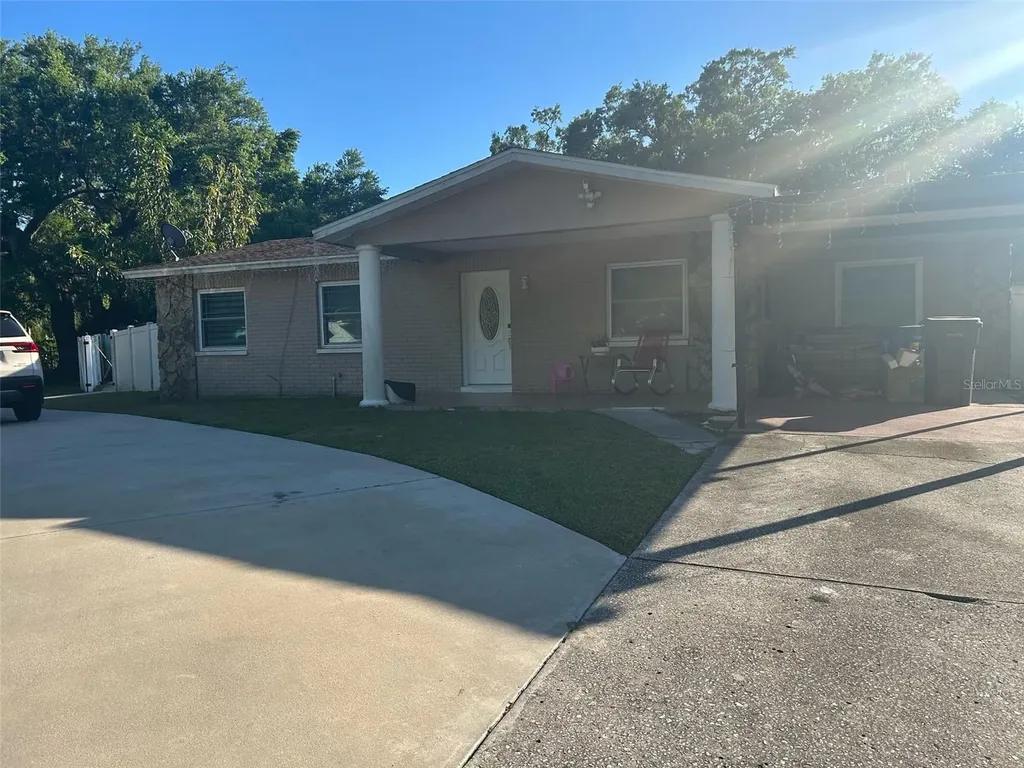 3103 N Pineway Drive Plant City FL 33566