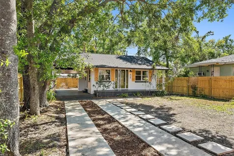 828 20th Avenue S St Petersburg FL 33705