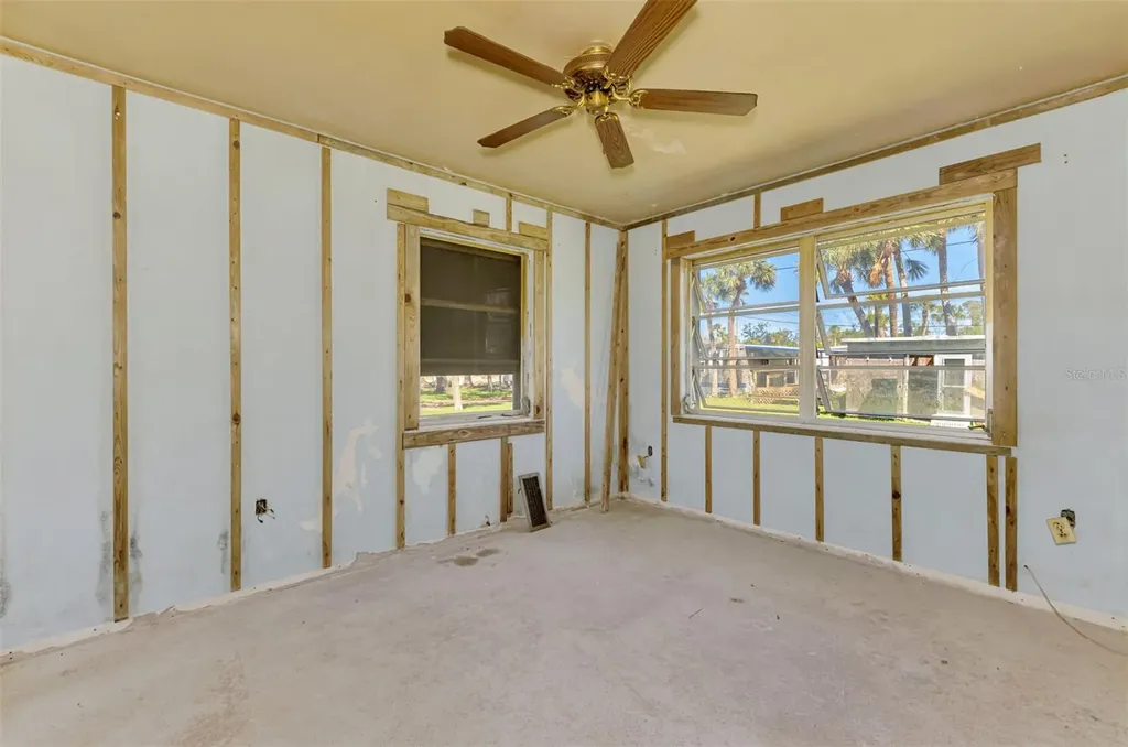 698 & West Perry W Perry Street Englewood FL 34223
