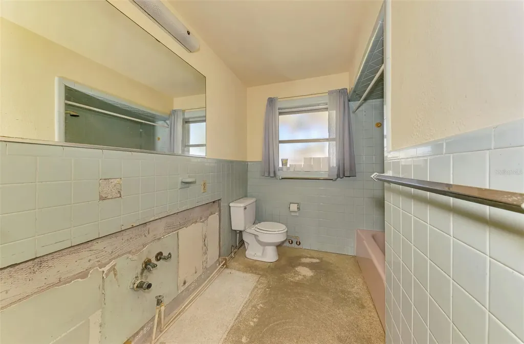 698 & West Perry W Perry Street Englewood FL 34223