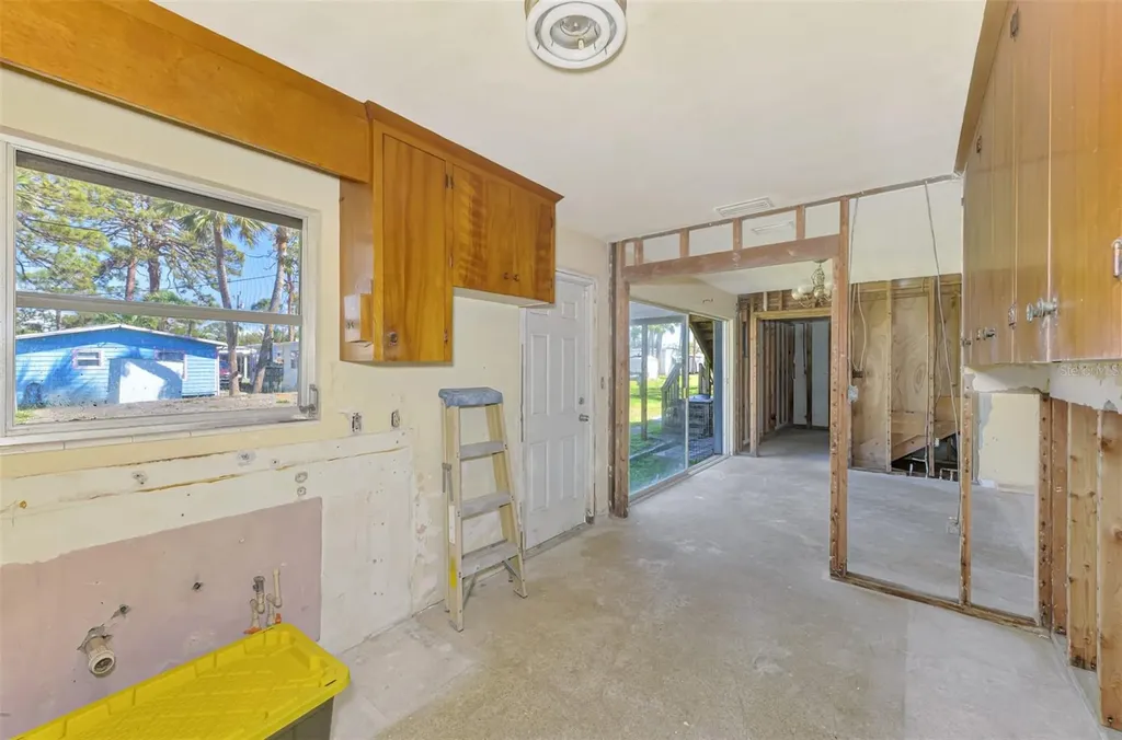 698 & West Perry W Perry Street Englewood FL 34223