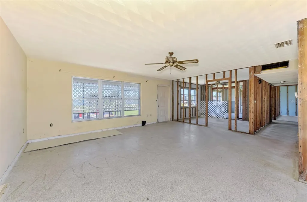 698 & West Perry W Perry Street Englewood FL 34223