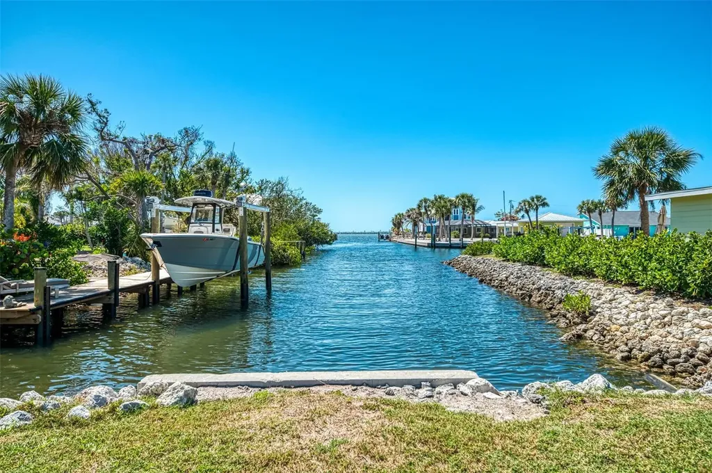 698 & West Perry W Perry Street Englewood FL 34223