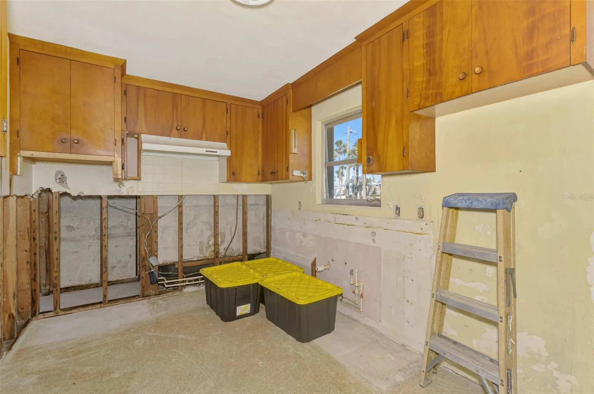 698 & West Perry W Perry Street Englewood FL 34223